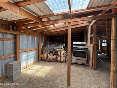 Delightful lakeside cabin on Idyllic 4.9 acres with convenient - photo 32