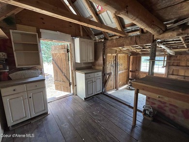Delightful lakeside cabin on Idyllic 4.9 acres with convenient - photo 33