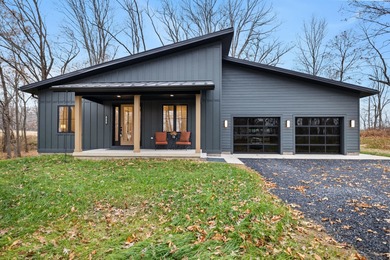 Lake Home For Sale in Woodstock, Virginia