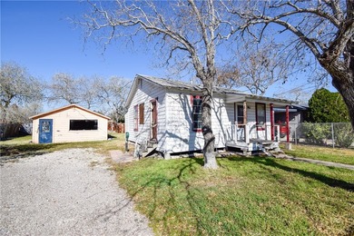 Large Lot + Prime Location + Investment Potential! Centrally - photo 1