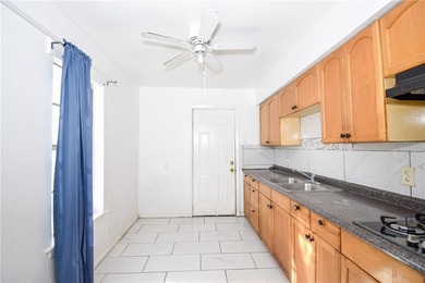 Large Lot + Prime Location + Investment Potential! Centrally - photo 3