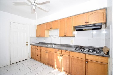 Large Lot + Prime Location + Investment Potential! Centrally - photo 8