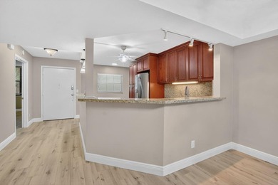 Rarely available corner unit in sought-after Boca Barwood, a - photo 13