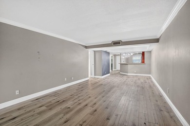 Rarely available corner unit in sought-after Boca Barwood, a - photo 19