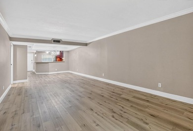 Rarely available corner unit in sought-after Boca Barwood, a - photo 20