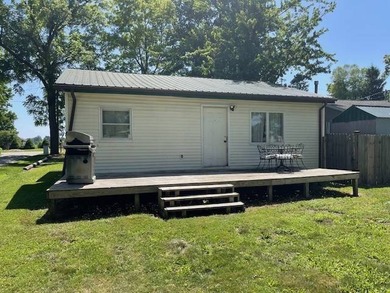 This 3-BR 1 bath Cutie is perfect for the family wanting a small - photo 21