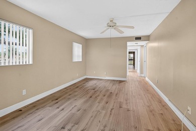 Rarely available corner unit in sought-after Boca Barwood, a - photo 21