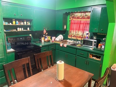 Spacious 2 Bedroom, 2 Bathroom single family home with a den - photo 22