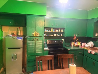 Spacious 2 Bedroom, 2 Bathroom single family home with a den - photo 23
