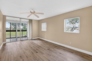 Rarely available corner unit in sought-after Boca Barwood, a - photo 23