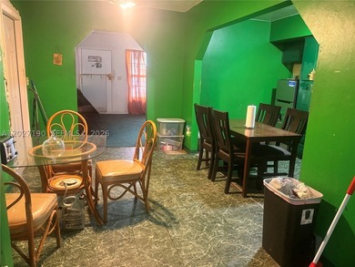 Spacious 2 Bedroom, 2 Bathroom single family home with a den - photo 24