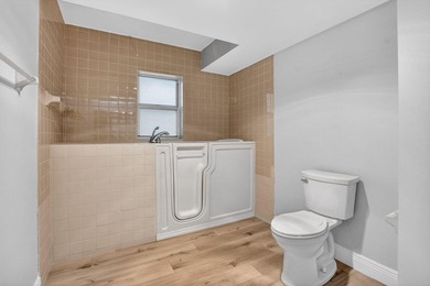Rarely available corner unit in sought-after Boca Barwood, a - photo 24
