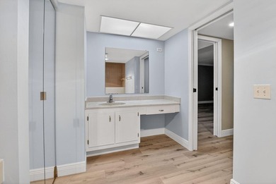 Rarely available corner unit in sought-after Boca Barwood, a - photo 25