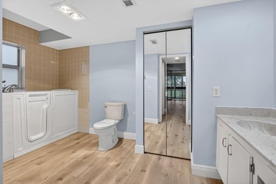 Rarely available corner unit in sought-after Boca Barwood, a - photo 26