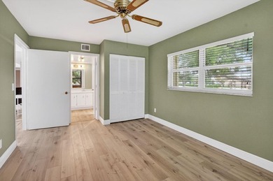 Rarely available corner unit in sought-after Boca Barwood, a - photo 29