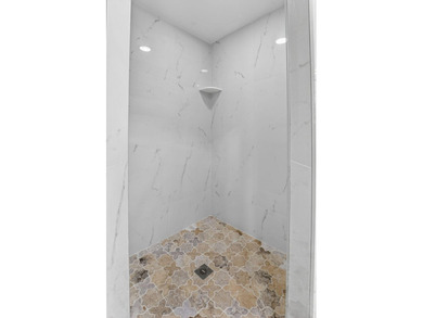 Rarely available corner unit in sought-after Boca Barwood, a - photo 32