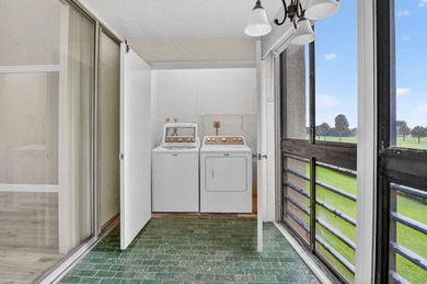 Rarely available corner unit in sought-after Boca Barwood, a - photo 37