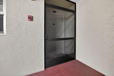 Rarely available corner unit in sought-after Boca Barwood, a - photo 40