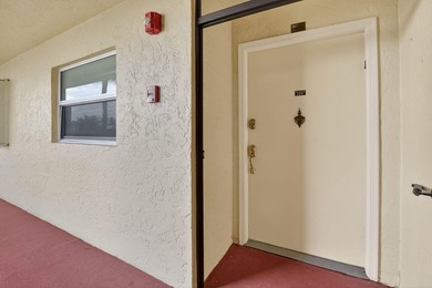 Rarely available corner unit in sought-after Boca Barwood, a - photo 41