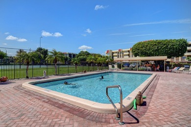 Rarely available corner unit in sought-after Boca Barwood, a - photo 50