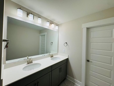Luxury new construction in the gated lake community of Grand - photo 11