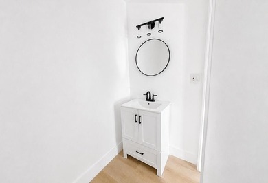 !ACCEPTING BACKUP OFFERS! STUNNING FULLY RENOVATED HOME OFFERING - photo 12