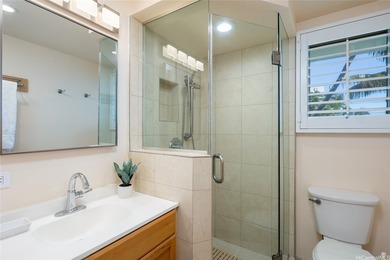 Wake up to panoramic ocean views from Diamond Head buoy to - photo 14