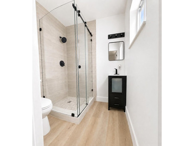 !ACCEPTING BACKUP OFFERS! STUNNING FULLY RENOVATED HOME OFFERING - photo 18