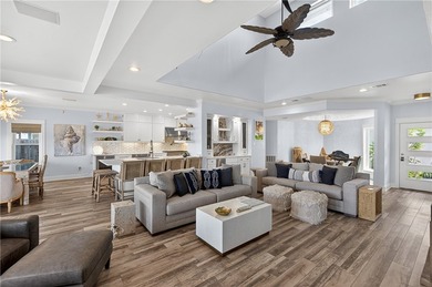 This fully renovated 4,270 sqft canal front estate in Island - photo 5