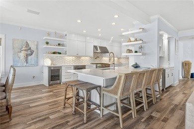 This fully renovated 4,270 sqft canal front estate in Island - photo 9
