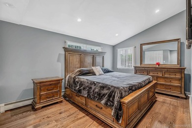 ***WELCOME TO 18 WORDEN PLACE, WEST BABYLON--This beautifully - photo 13