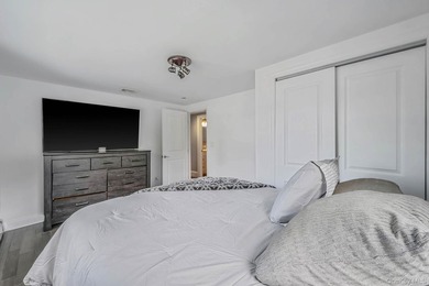 ***WELCOME TO 18 WORDEN PLACE, WEST BABYLON--This beautifully - photo 16