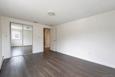 ***WELCOME TO 18 WORDEN PLACE, WEST BABYLON--This beautifully - photo 18