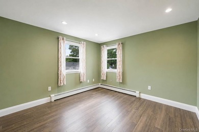 ***WELCOME TO 18 WORDEN PLACE, WEST BABYLON--This beautifully - photo 19