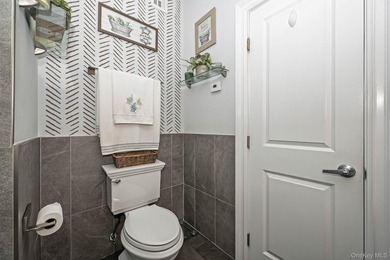 ***WELCOME TO 18 WORDEN PLACE, WEST BABYLON--This beautifully - photo 22