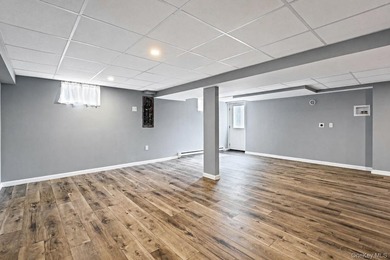 ***WELCOME TO 18 WORDEN PLACE, WEST BABYLON--This beautifully - photo 25