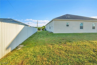 This beautiful home offers 3 bedrooms plus den, 2 bathrooms and - photo 33