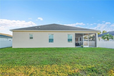This beautiful home offers 3 bedrooms plus den, 2 bathrooms and - photo 34