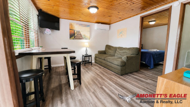 Cabin #2 - 2 Bedroom, 1 Bathroom, 450 sqft. - photo 3
