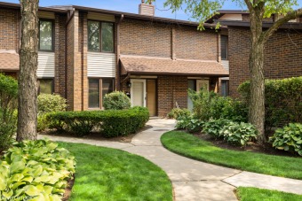 Lake Townhome/Townhouse Off Market in Highland Park, Illinois
