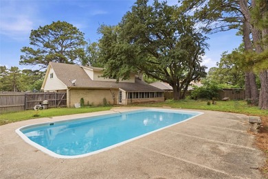 Welcome to this charming traditional-style, two-story home - photo 8