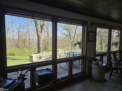 Iconic Keokuk home with amazing living space all on one floor! - photo 31