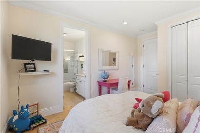 Live the South Bay Dream in Hollywood Riviera! Sitting proudly - photo 33