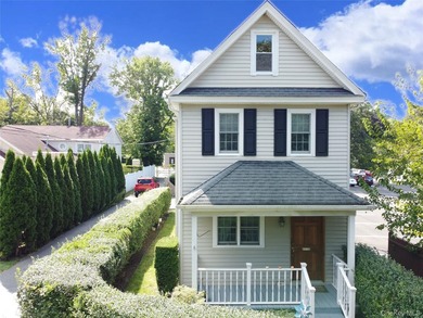 Renovated in 2020. 3 Bedrooms,1 Full Bath Cozy Colonial Zoned in - photo 5