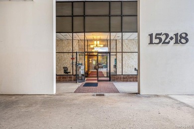 Brand new renovations in this 2 bedroom/ 2 bathroom in the - photo 2