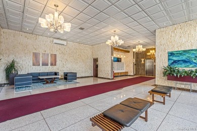 Brand new renovations in this 2 bedroom/ 2 bathroom in the - photo 3