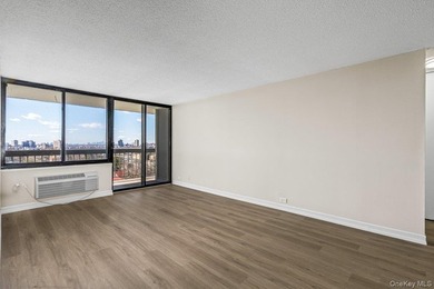 Brand new renovations in this 2 bedroom/ 2 bathroom in the - photo 10