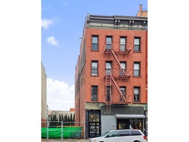 Rent stabilized six-family with a store for sale in a Prime - photo 1