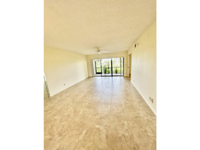 This 2/2 lakeview condo on the First Floor offers tile flooring - photo 12