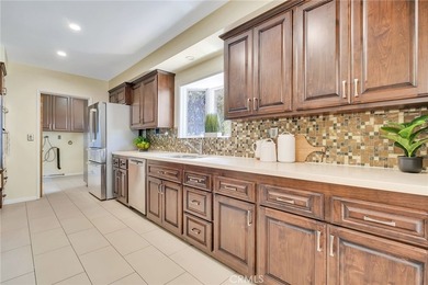 Love at first sight! A welcoming open-concept floorpan greets - photo 19